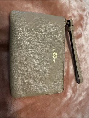 Coach Brown Leather Wristlet with Gold Hardware NWOT